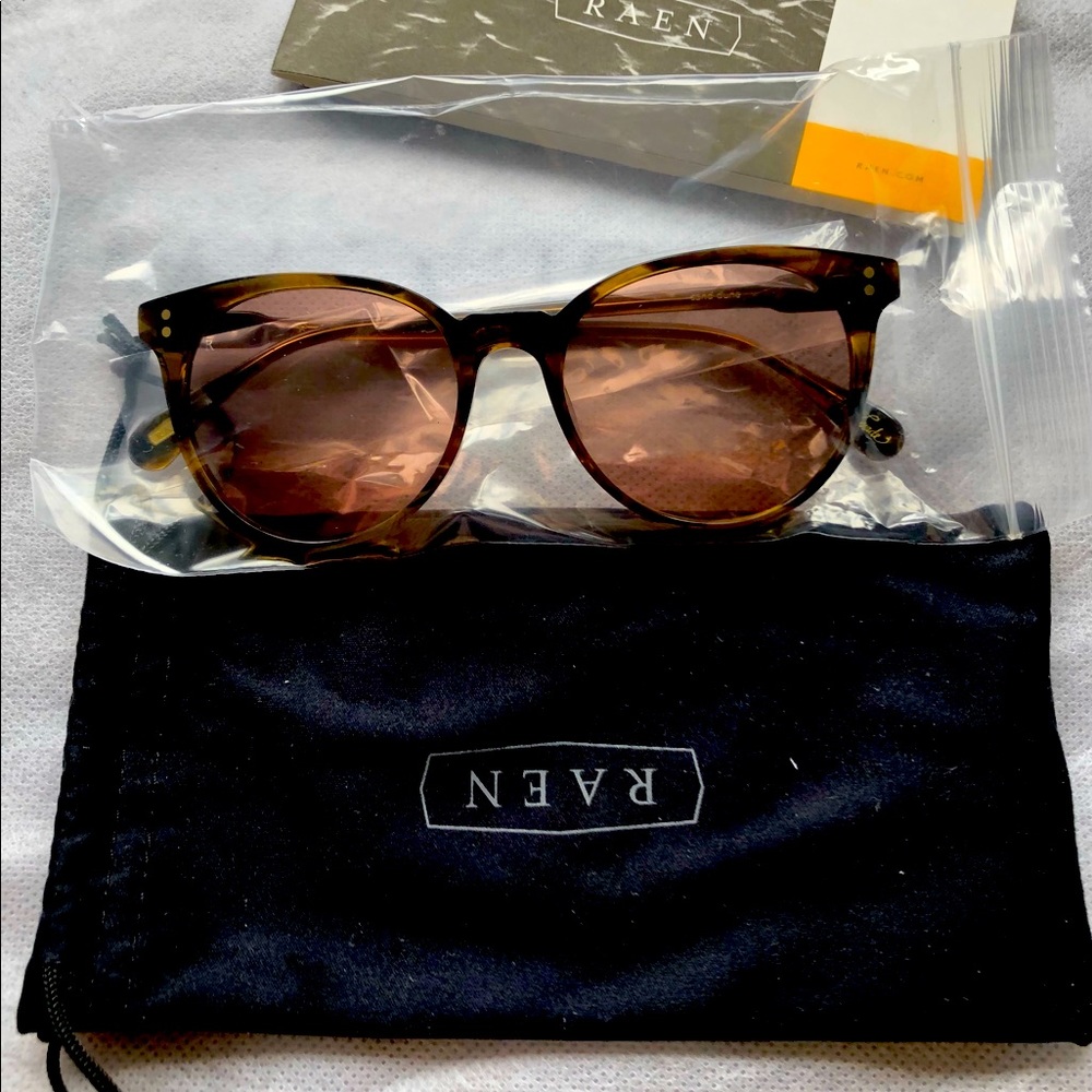 RAEN Noire Sunglasses in Sand Dune/Petal